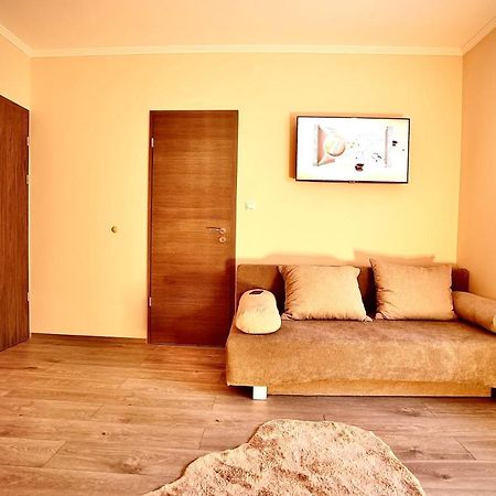 Bacchus Pub Es Panzio Bed & Breakfast Dunaharaszti Luaran gambar