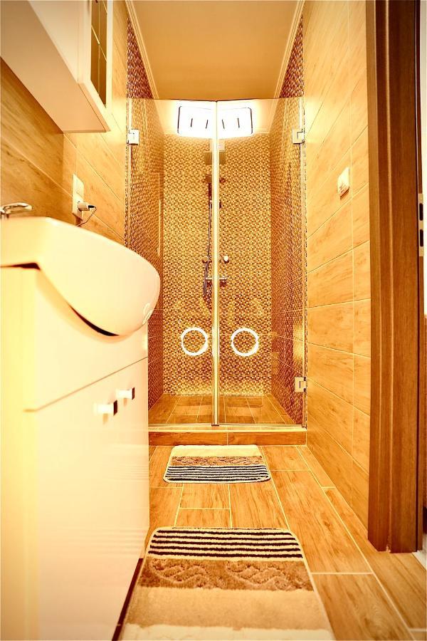 Bacchus Pub Es Panzio Bed & Breakfast Dunaharaszti Luaran gambar