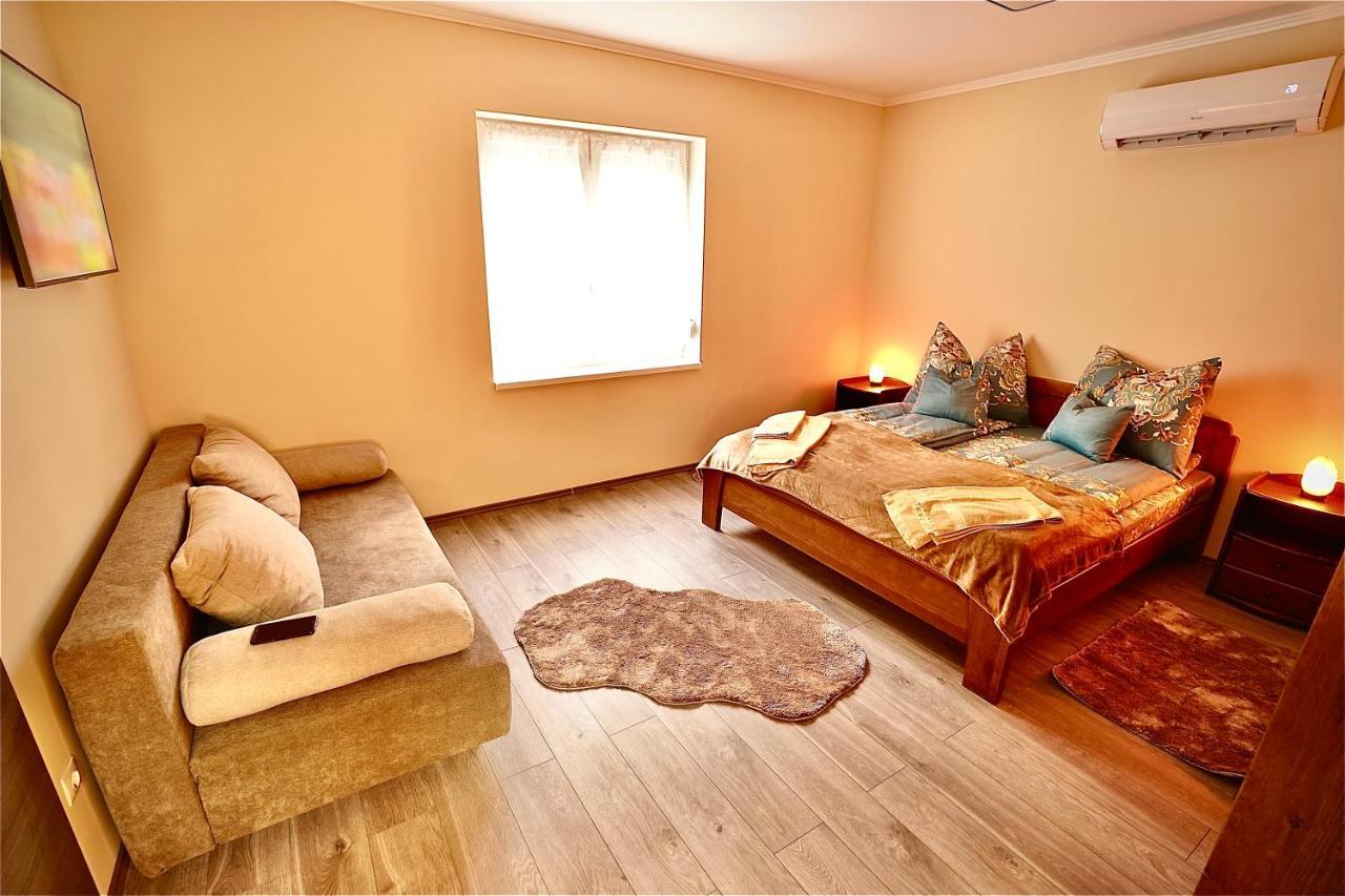 Bacchus Pub Es Panzio Bed & Breakfast Dunaharaszti Luaran gambar