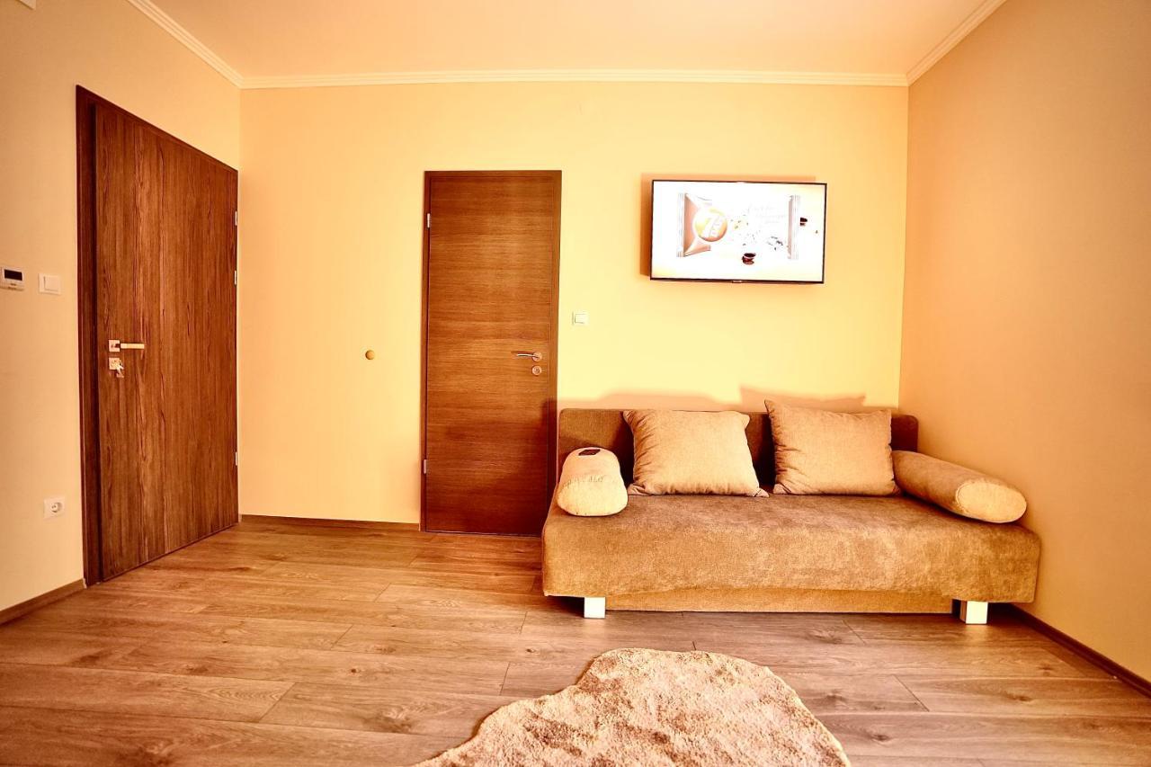 Bacchus Pub Es Panzio Bed & Breakfast Dunaharaszti Luaran gambar