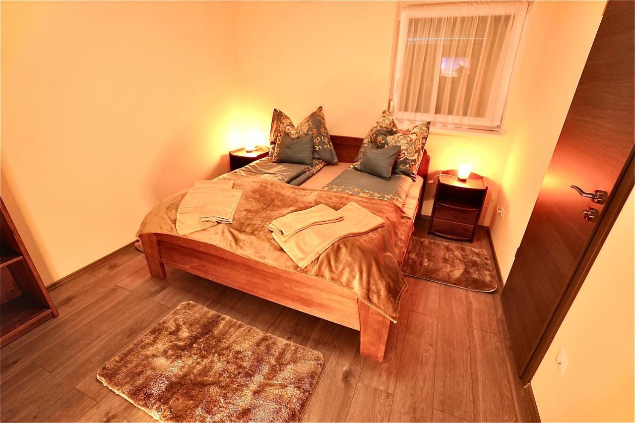 Bacchus Pub Es Panzio Bed & Breakfast Dunaharaszti Luaran gambar
