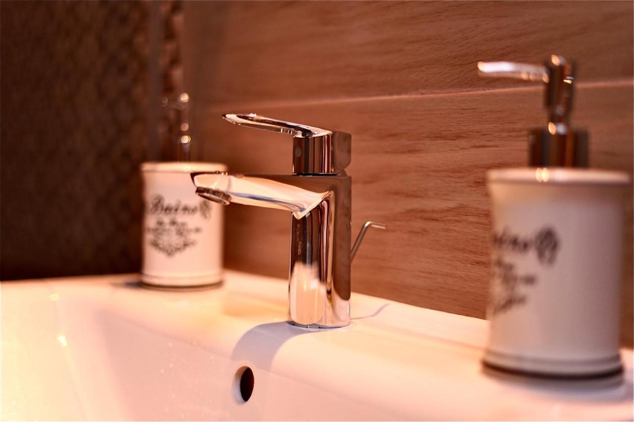 Bacchus Pub Es Panzio Bed & Breakfast Dunaharaszti Luaran gambar