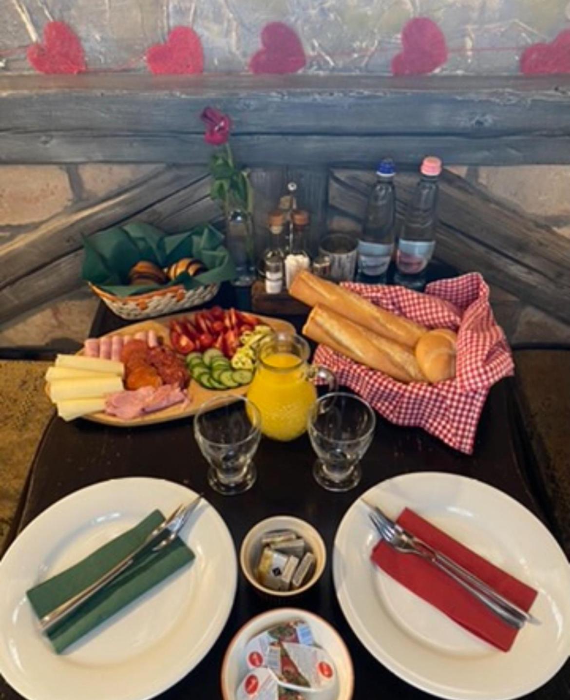 Bacchus Pub Es Panzio Bed & Breakfast Dunaharaszti Luaran gambar